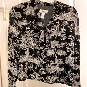 Talbots Petites dressy toile print blouse in classic B&W - EUC. Size 8